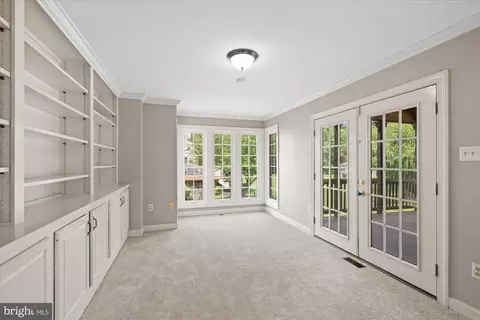 Living - 17017 Spates Hill Rd, Poolesville, MD 20837 photo 2 of 5