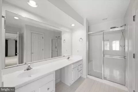 Bath - 17017 Spates Hill Rd, Poolesville, MD 20837 photo 2 of 6