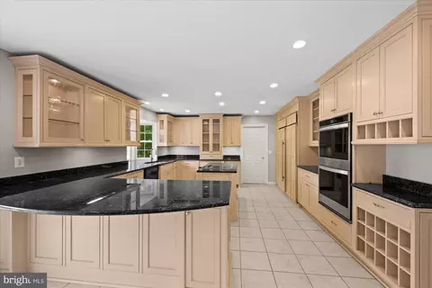 Kitchen - 17017 Spates Hill Rd, Poolesville, MD 20837 photo 2 of 7