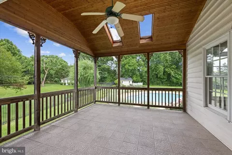 Exterior - 17017 Spates Hill Rd, Poolesville, MD 20837 photo 2 of 11