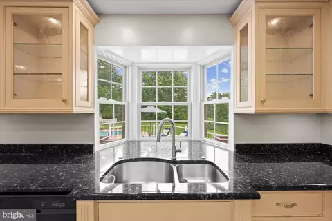 Kitchen - 17017 Spates Hill Rd, Poolesville, MD 20837 photo 6 of 7