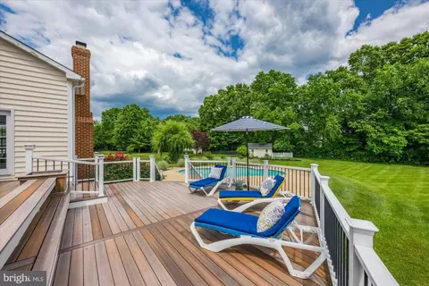 Exterior - 17017 Spates Hill Rd, Poolesville, MD 20837 photo 5 of 11