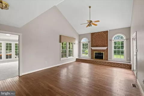 Living - 17017 Spates Hill Rd, Poolesville, MD 20837 photo 3 of 5