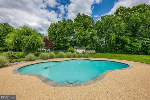 Exterior - 17017 Spates Hill Rd, Poolesville, MD 20837 photo 8 of 11