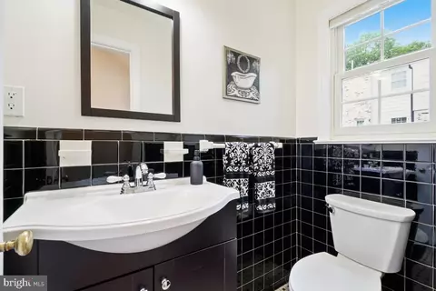 Bath - 1908 Everest St, Silver Spring, MD 20902 photo 1 of 2