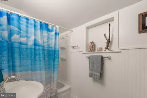 Bath - 2502 Hayden Dr, Silver Spring, MD 20902 photo 3 of 4