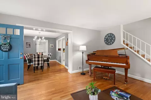 Entry Way - 2502 Hayden Dr, Silver Spring, MD 20902 photo 3 of 4