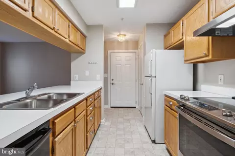 Entry Way - 2808 Clear Shot Dr #3-30, Silver Spring, MD 20906 photo 3 of 4