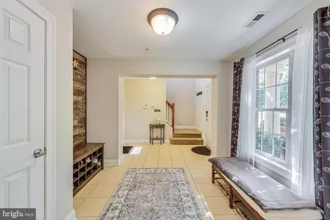 545 Cedar Spring St, Gaithersburg, MD 20877 photo 2