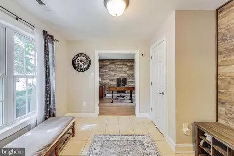 545 Cedar Spring St, Gaithersburg, MD 20877 photo 3