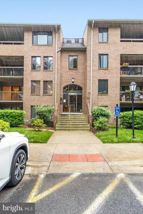 5805 Edson Ln #101, Rockville, MD 20852