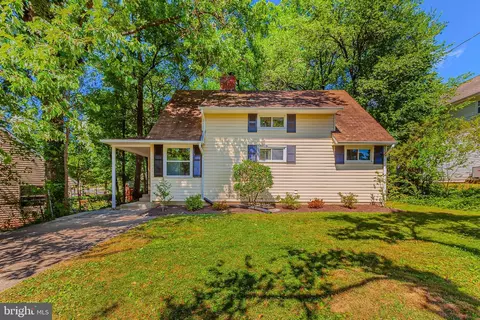 6005 Lemay Rd, Rockville, MD 20851