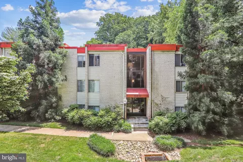 14432 Parkvale Rd #6, Rockville, MD 20853