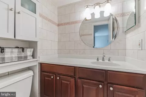 Bath - 9824 Georgia Ave #18-101, Silver Spring, MD 20902 photo 3 of 3