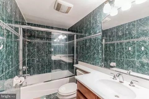 Bath - 9824 Georgia Ave #18-101, Silver Spring, MD 20902 photo 1 of 3