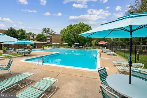 Exterior - 9824 Georgia Ave #18-101, Silver Spring, MD 20902 photo 4 of 4