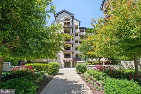 6060 California Cir #409, North Bethesda, MD 20852