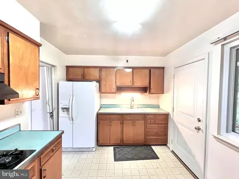 814 Gregorio Dr, Silver Spring, MD 20901 photo 6