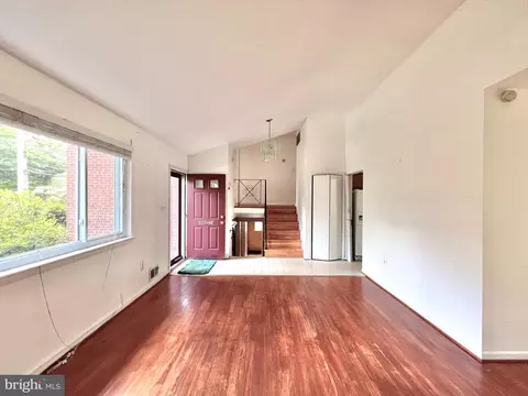 814 Gregorio Dr, Silver Spring, MD 20901 photo 2