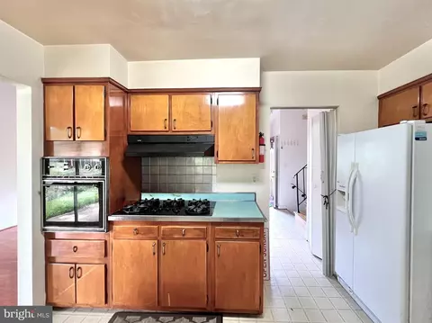 814 Gregorio Dr, Silver Spring, MD 20901 photo 5