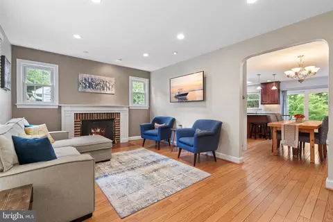 2015 Lansdowne Way, Silver Spring, MD 20910 photo 2