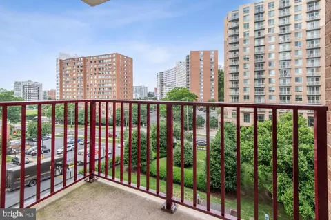 Exterior - 1220 Blair Mill Rd #408, Silver Spring, MD 20910 photo 1 of 4