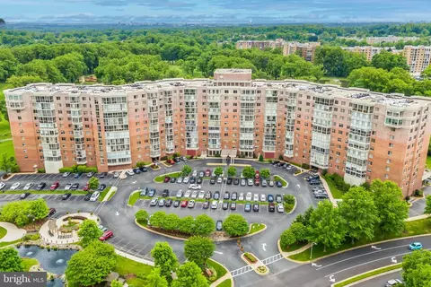 3100 N Leisure World Blvd #823, Silver Spring, MD 20906