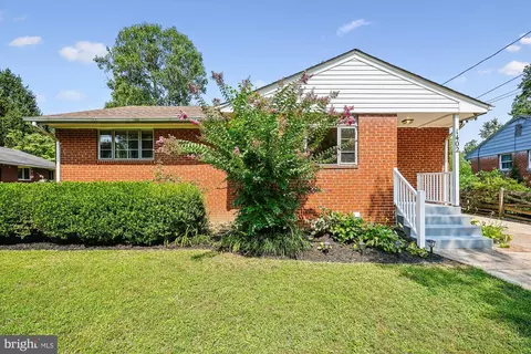 1402 Thornden Rd, Rockville, MD 20851
