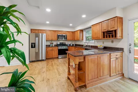 1806 Cody Dr, Silver Spring, MD 20902 photo 11