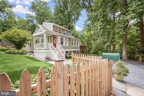 5207 Iroquois Rd, Bethesda, MD 20816