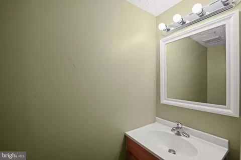 11459 Encore Dr, Silver Spring, MD 20901 photo 9