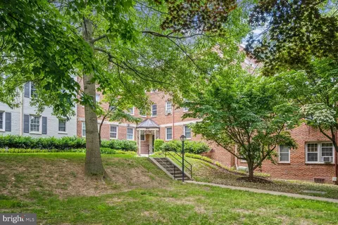 2212 Colston Dr #302, Silver Spring, MD 20910 photo 2