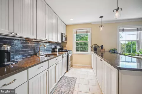 2212 Colston Dr #302, Silver Spring, MD 20910 photo 4