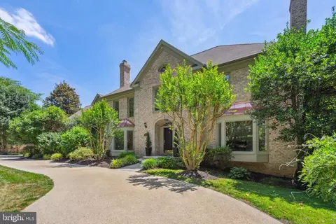 8001 Glengalen Ln, Chevy Chase, MD 20815