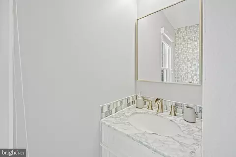 432 Woonsockett Ln, Silver Spring, MD 20905 photo 21