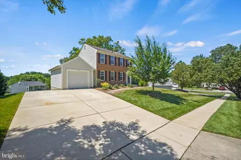 432 Woonsockett Ln, Silver Spring, MD 20905 photo 2
