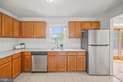 432 Woonsockett Ln, Silver Spring, MD 20905 photo 12