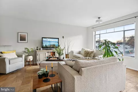 5301 Westbard Cir #247, Bethesda, MD 20816