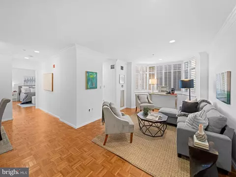 7111 Woodmont Ave #918, Chevy Chase, MD 20815