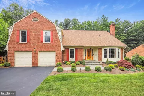 8840 Copenhaver Dr, Potomac, MD 20854