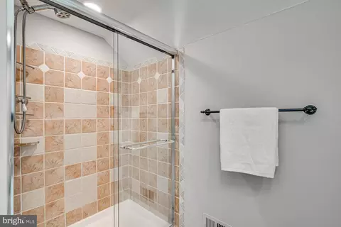 Bath - 2815 Regina Dr, Silver Spring, MD 20906 photo 4 of 8