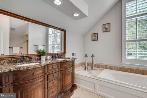 Bath - 2815 Regina Dr, Silver Spring, MD 20906 photo 2 of 8