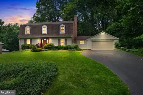 600 Hawkesbury Ln, Silver Spring, MD 20904