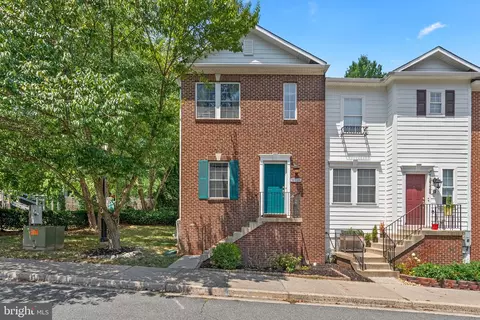 18726 Falling River Dr, Gaithersburg, MD 20879