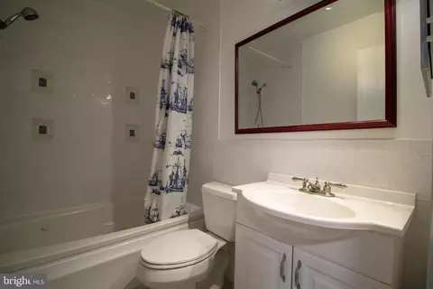 Bath - 1820 Middlevale Ter, Silver Spring, MD 20906 photo 2 of 5
