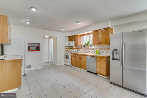 11216 Bybee St, Silver Spring, MD 20902 photo 3