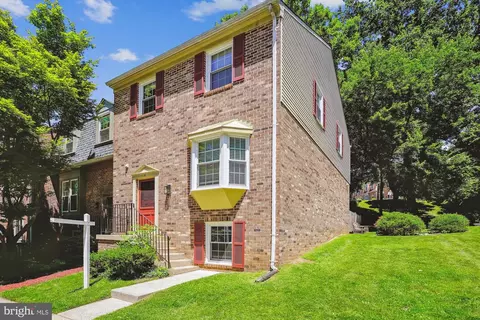 5 Meadow Grass Ct, Gaithersburg, MD 20878