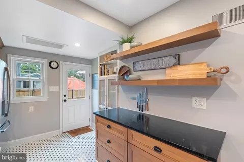 410 Brewster Ave, Silver Spring, MD 20901 photo 10