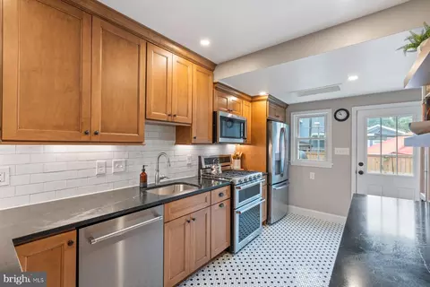 410 Brewster Ave, Silver Spring, MD 20901 photo 9