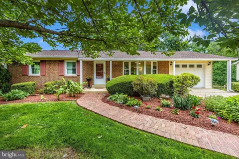 11 Cullinan Dr, Gaithersburg, MD 20878
